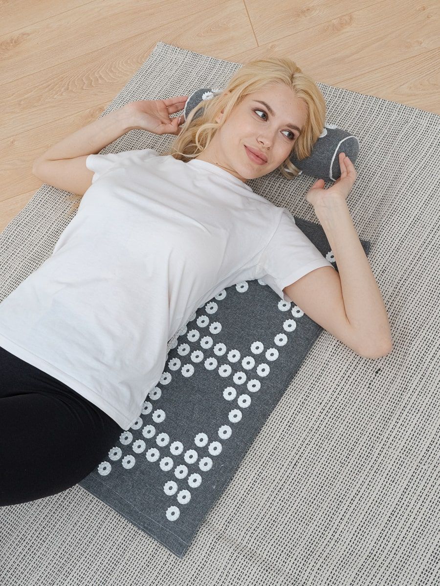 снимок Подушка "Валик с аппликаторами" с холоффайбером от магазина BIO-TEXTILES ОПТ