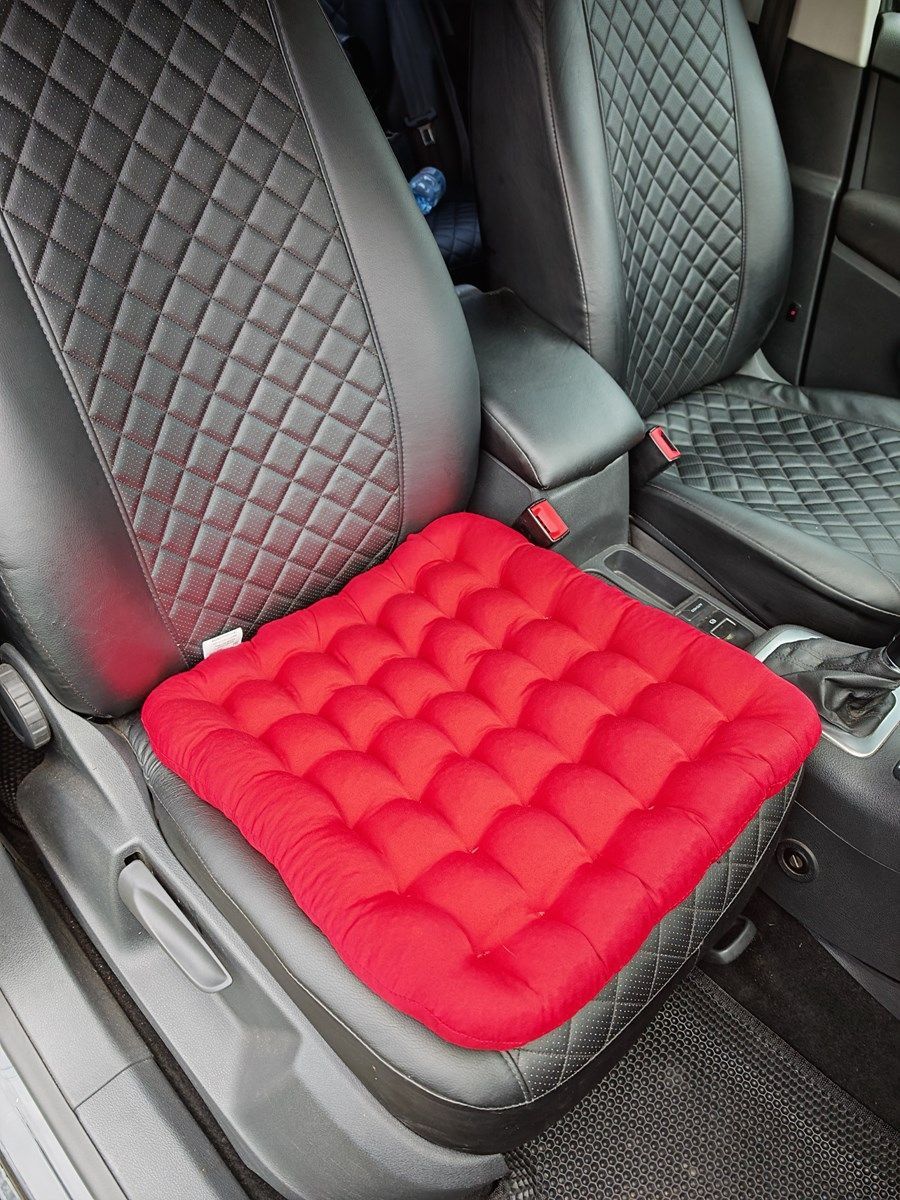 снимок Подушка автомобильная на сиденье "АВТО-БИО" красная 50*45 от магазина BIO-TEXTILES ОПТ