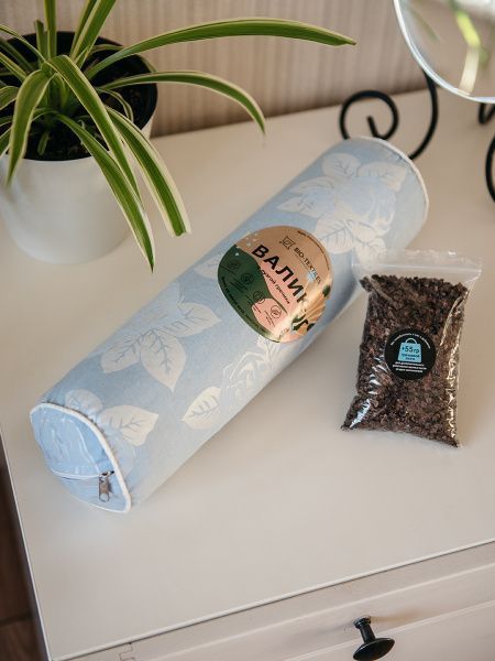 Подушка «Валик» с лузгой гречихи с наполнителем в подарок