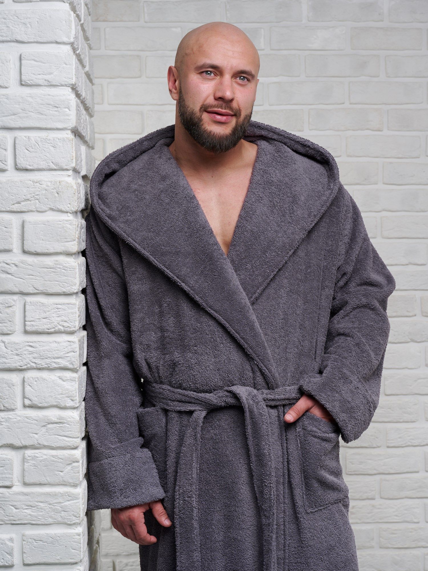 снимок Халат мужской махровый PandaHug с капюшоном, темно-серый от магазина BIO-TEXTILES ОПТ