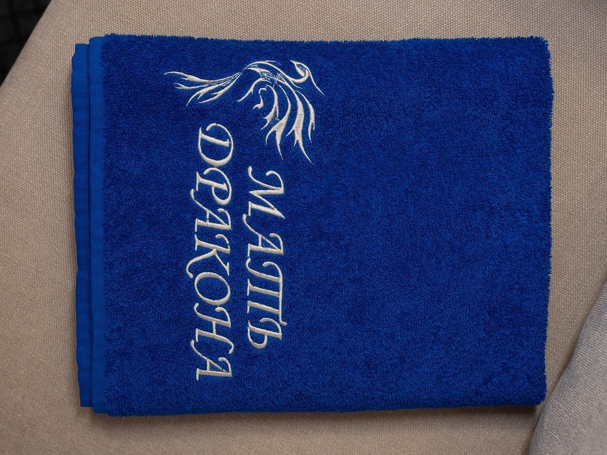 снимок Полотенце с вышивкой 70*140 "мать дракона" васильковое от магазина BIO-TEXTILES ОПТ