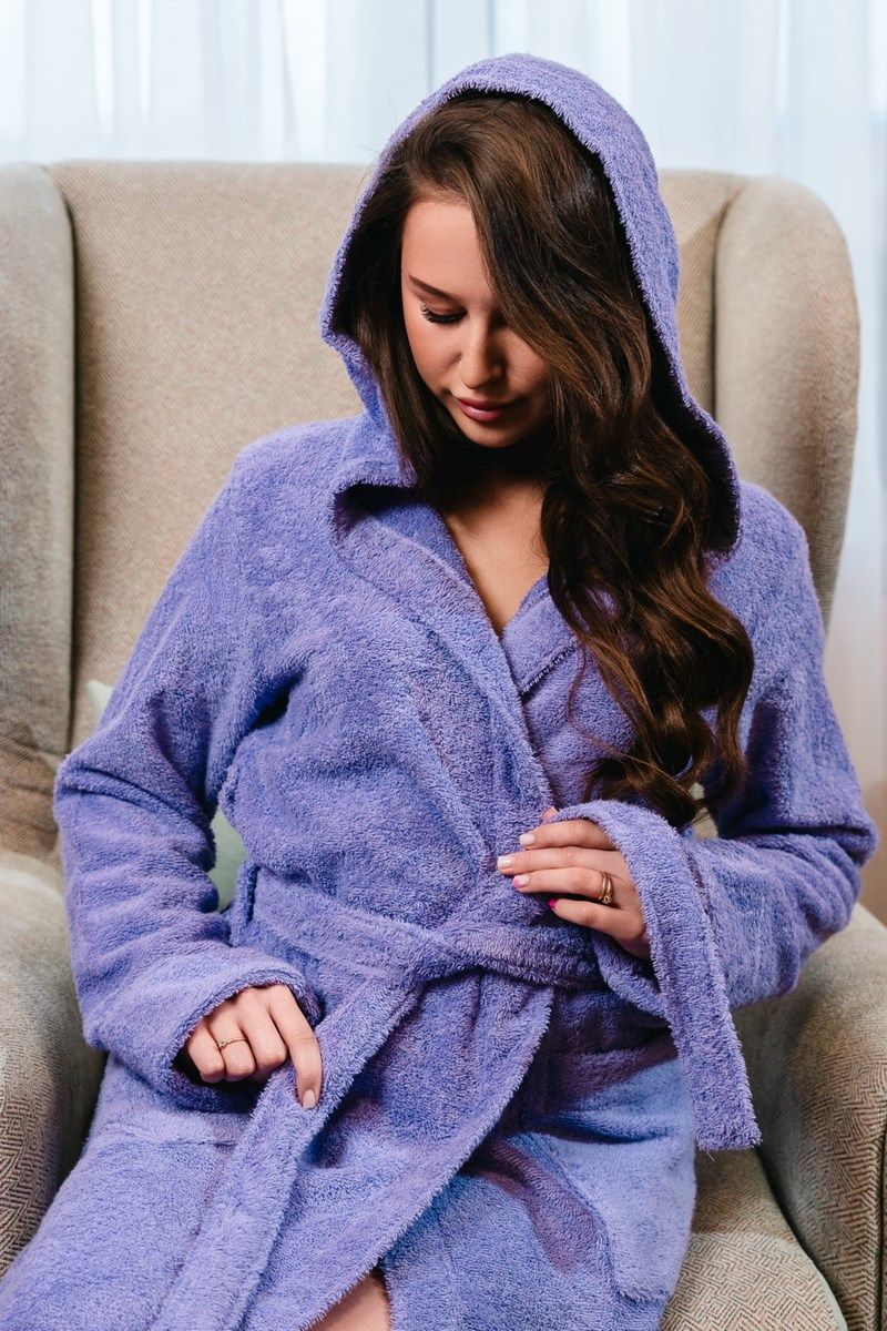 снимок Халат махровый женский с капюшоном сиреневый от магазина BIO-TEXTILES ОПТ